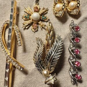Vintage Jewellery Lot - Brooches, earrings, pendant